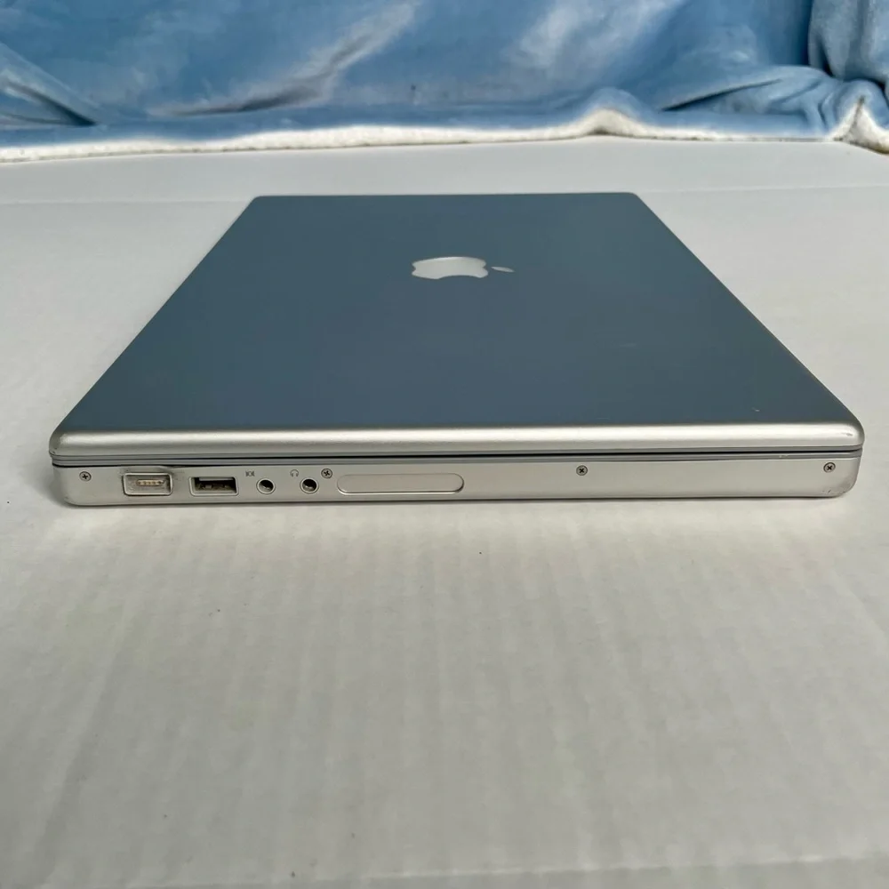 Working Apple MacBook Pro 15” laptop with adapter, 2.16 GHz Intel Core 2 Duo